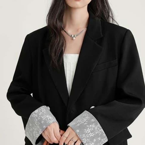 フラワーカフス付きテーラードジャケット｜デート服