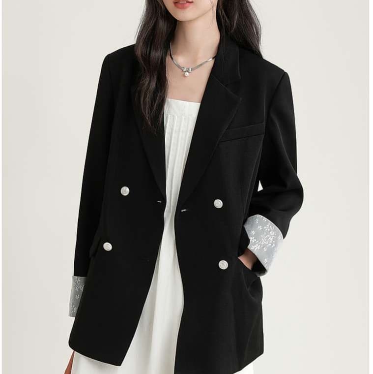フラワーカフス付きテーラードジャケット｜デート服