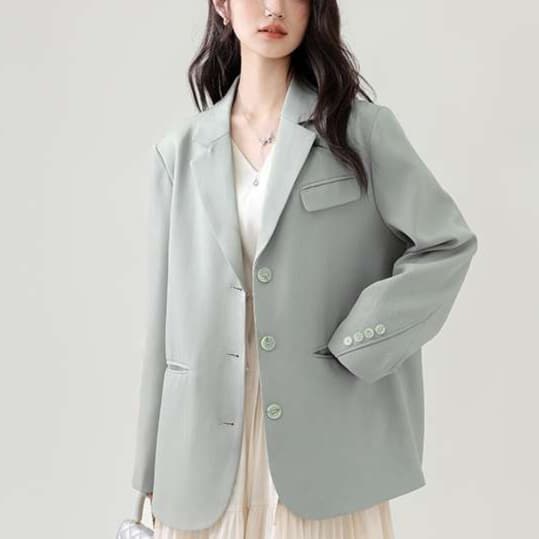 春の羽織りにぴったりな、オーバーサイズテーラードジャケット｜デート服