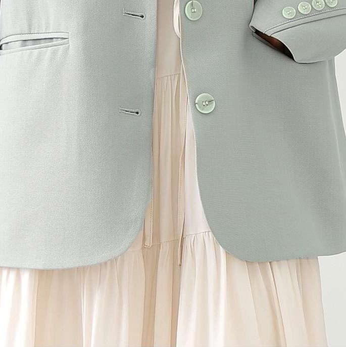 春の羽織りにぴったりな、オーバーサイズテーラードジャケット｜デート服