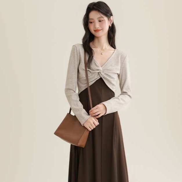 ねじりデザイン長袖カットソー+ブラウンワンピースセット｜デート服