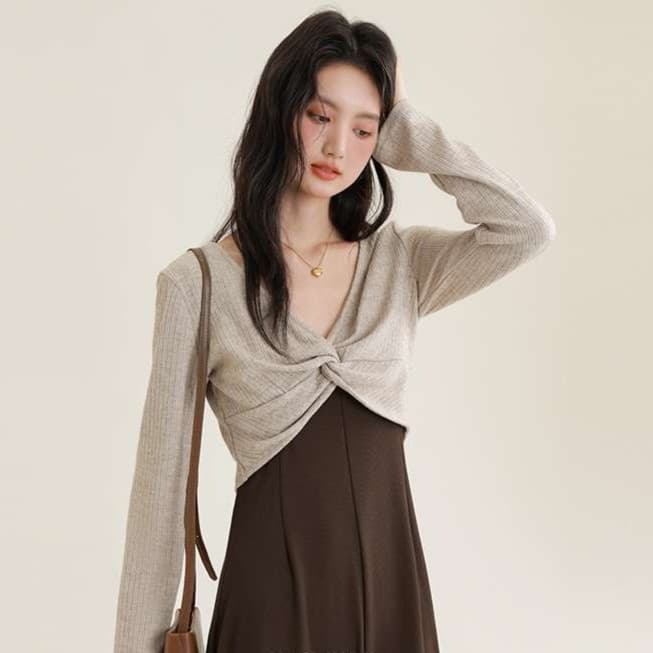 ねじりデザイン長袖カットソー+ブラウンワンピースセット｜デート服
