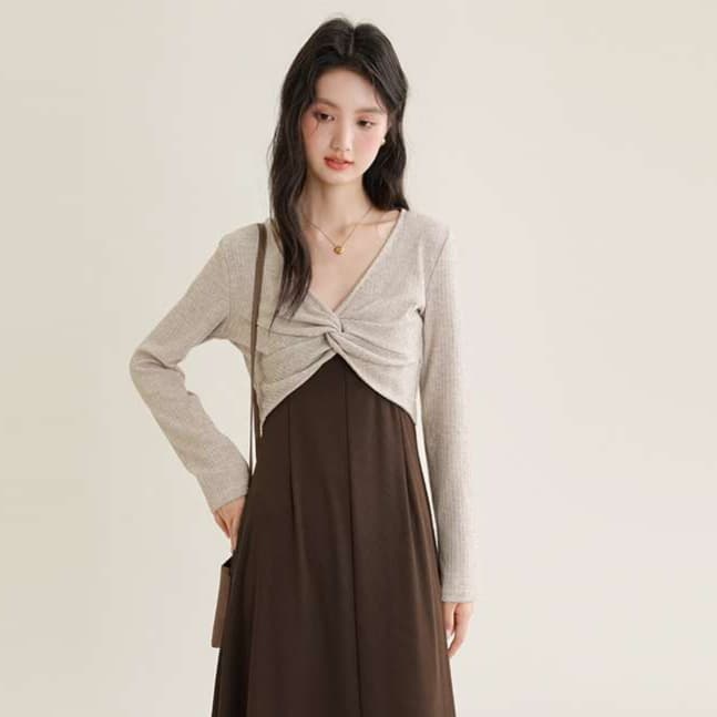 ねじりデザイン長袖カットソー+ブラウンワンピースセット｜デート服
