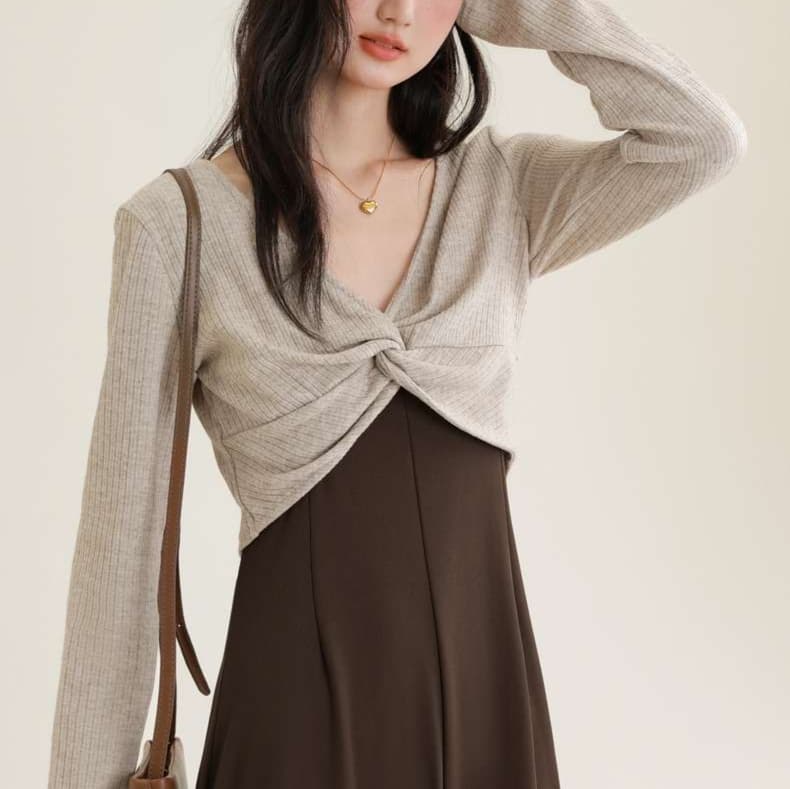 ねじりデザイン長袖カットソー+ブラウンワンピースセット｜デート服