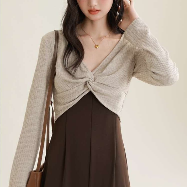 ねじりデザイン長袖カットソー+ブラウンワンピースセット｜デート服