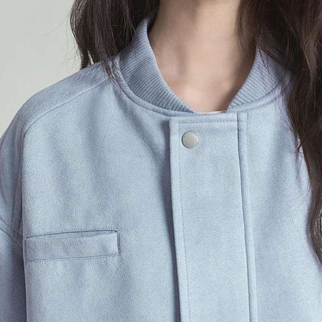 丸みシルエットで優しく包む、襟付きジャンパー｜デート服
