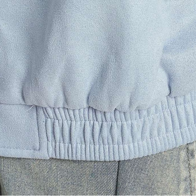 丸みシルエットで優しく包む、襟付きジャンパー｜デート服