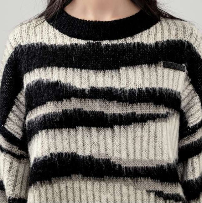 モコモコ縞模様ニットセーター｜デート服