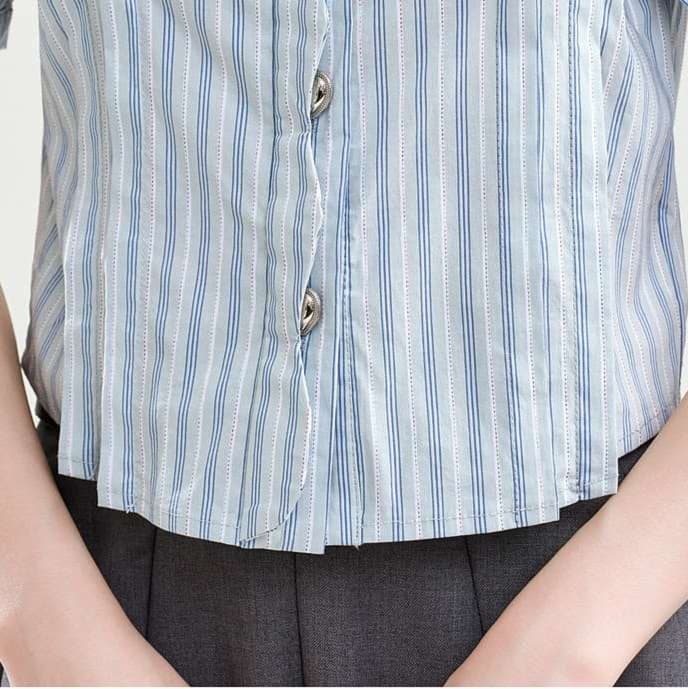 ふんわり袖のストライプシャツ｜デート服