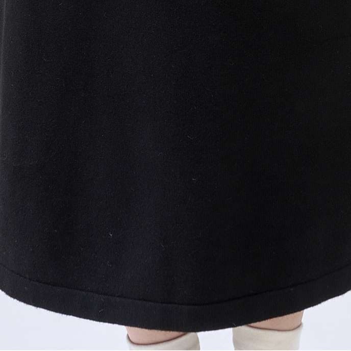 動きやすさもかわいさも叶う、襟付きバイカラーニットワンピース｜デート服