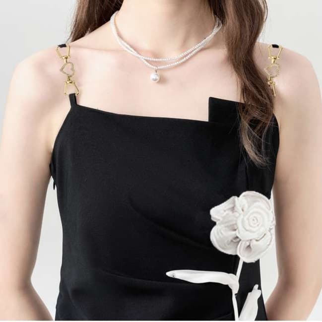 花モチーフ付きキャミワンピース｜デート服