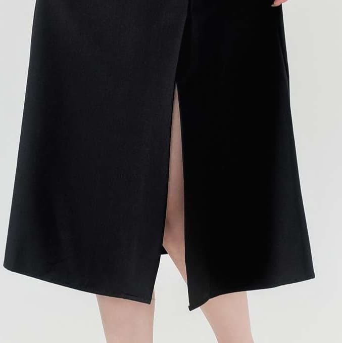 花モチーフ付きキャミワンピース｜デート服