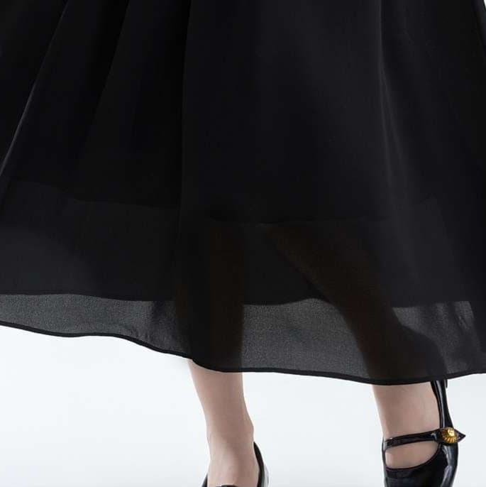 優雅なホルターネックワンピース｜デート服