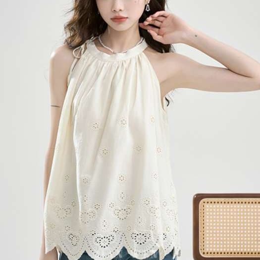 透かし模様入りホルターネックブラウス｜デート服