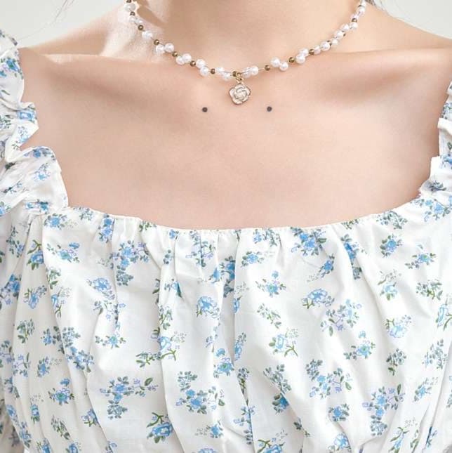 フェミニンフローラルトップス｜デート服