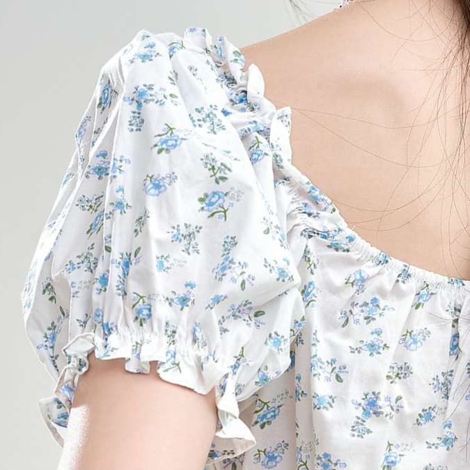 フェミニンフローラルトップス｜デート服