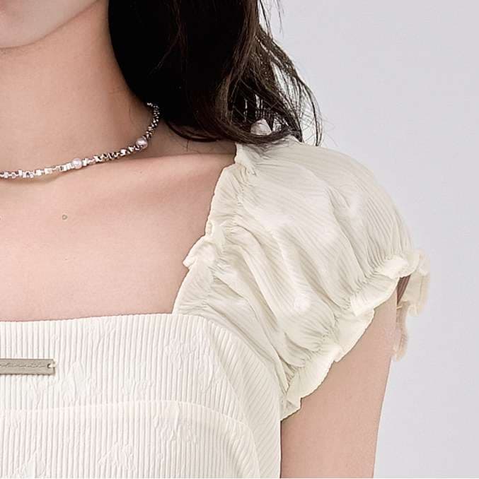 ふんわり袖のミディ丈ワンピース｜デート服