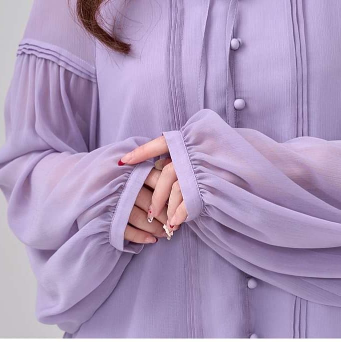ふんわり袖のシフォンブラウス｜デート服