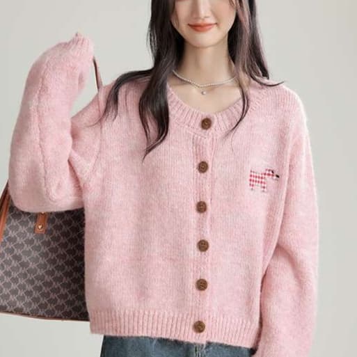 カジュアルな抜け感を叶える、ワンポイントカーディガン｜デート服