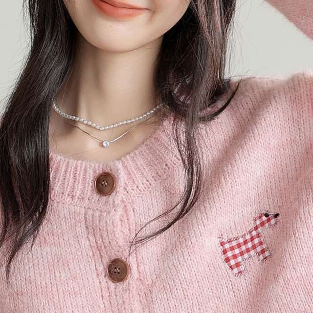 カジュアルな抜け感を叶える、ワンポイントカーディガン｜デート服