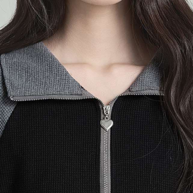 シーンを選ばず着回せる、ジップアップ切り替えワンピース｜デート服
