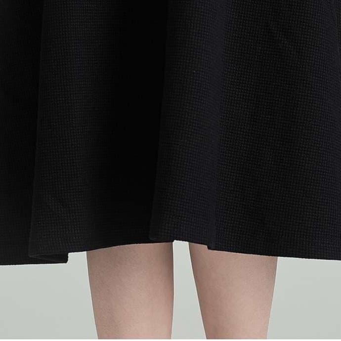 シーンを選ばず着回せる、ジップアップ切り替えワンピース｜デート服