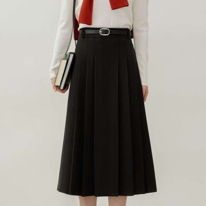 ベルト付きプリーツミディスカート｜デート服