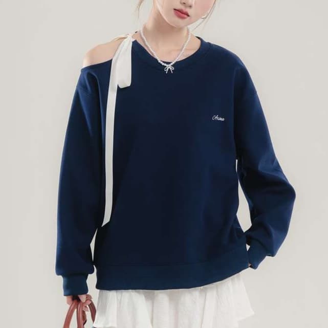 リボンアクセント付きスウェットトップス｜デート服
