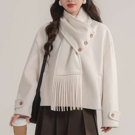マフラー付きショートコート｜デート服