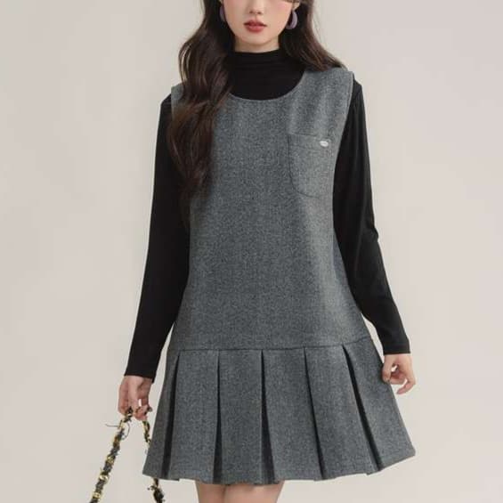 プリーツヘムジャンパースカート＆ブラックトップスセット｜デート服