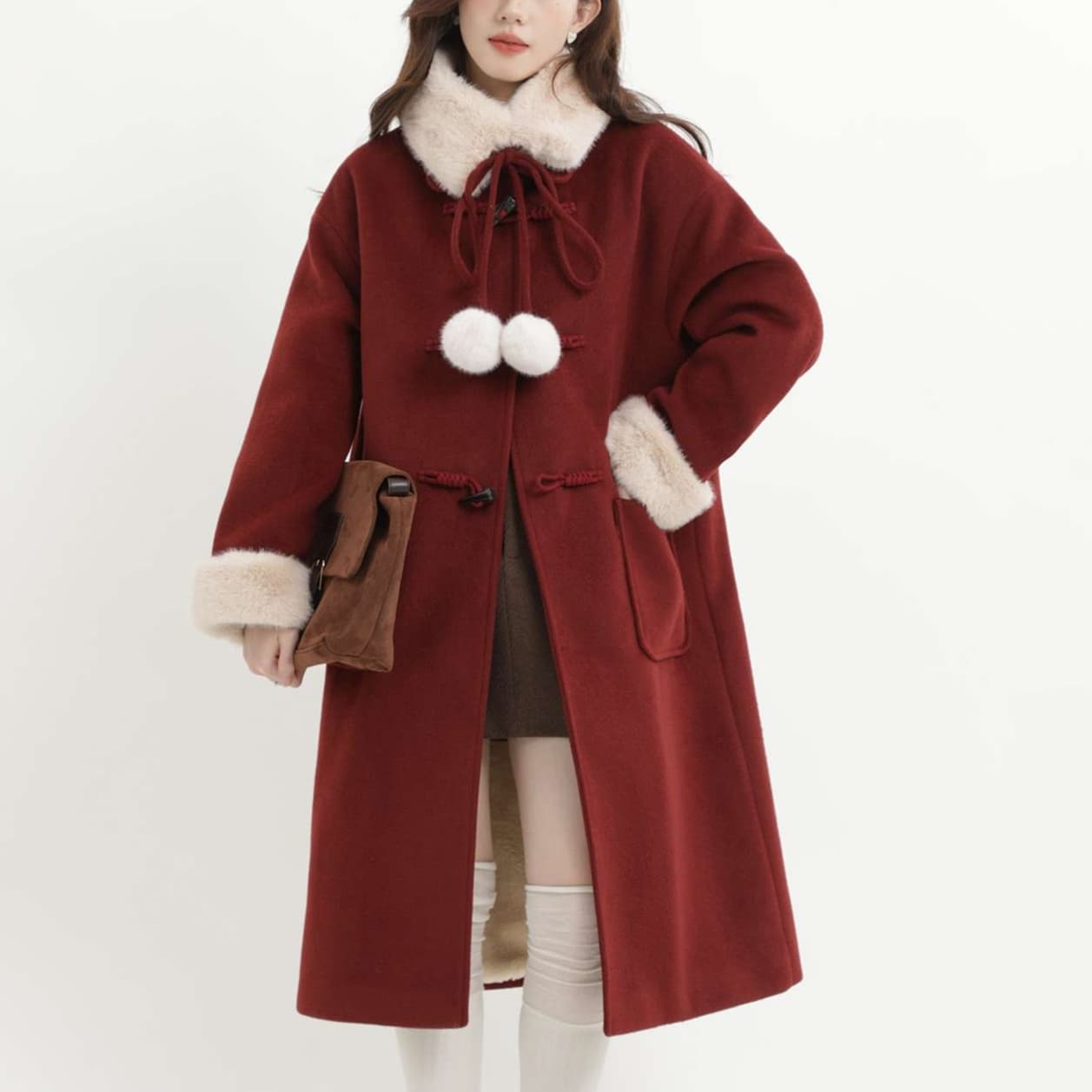 フェイクファーポンポン付きロングコート｜デート服