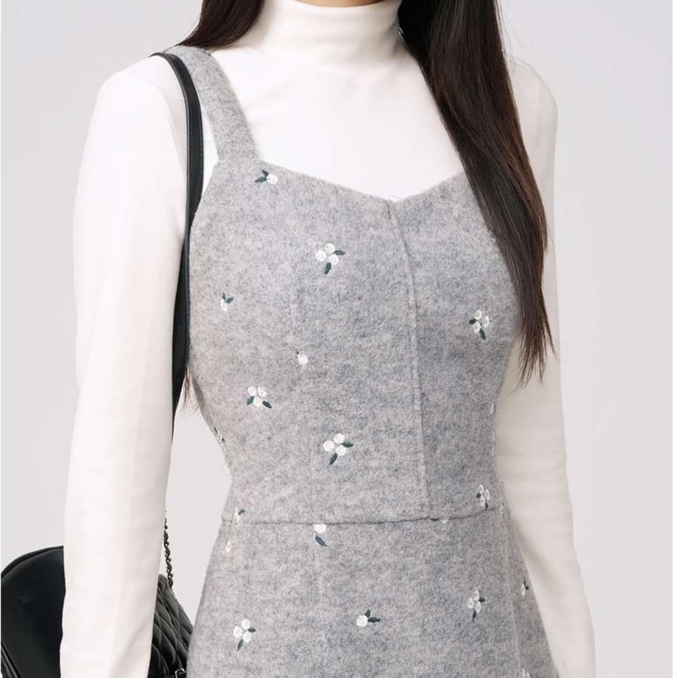 フラワー刺繍ジャンパースカート｜デート服