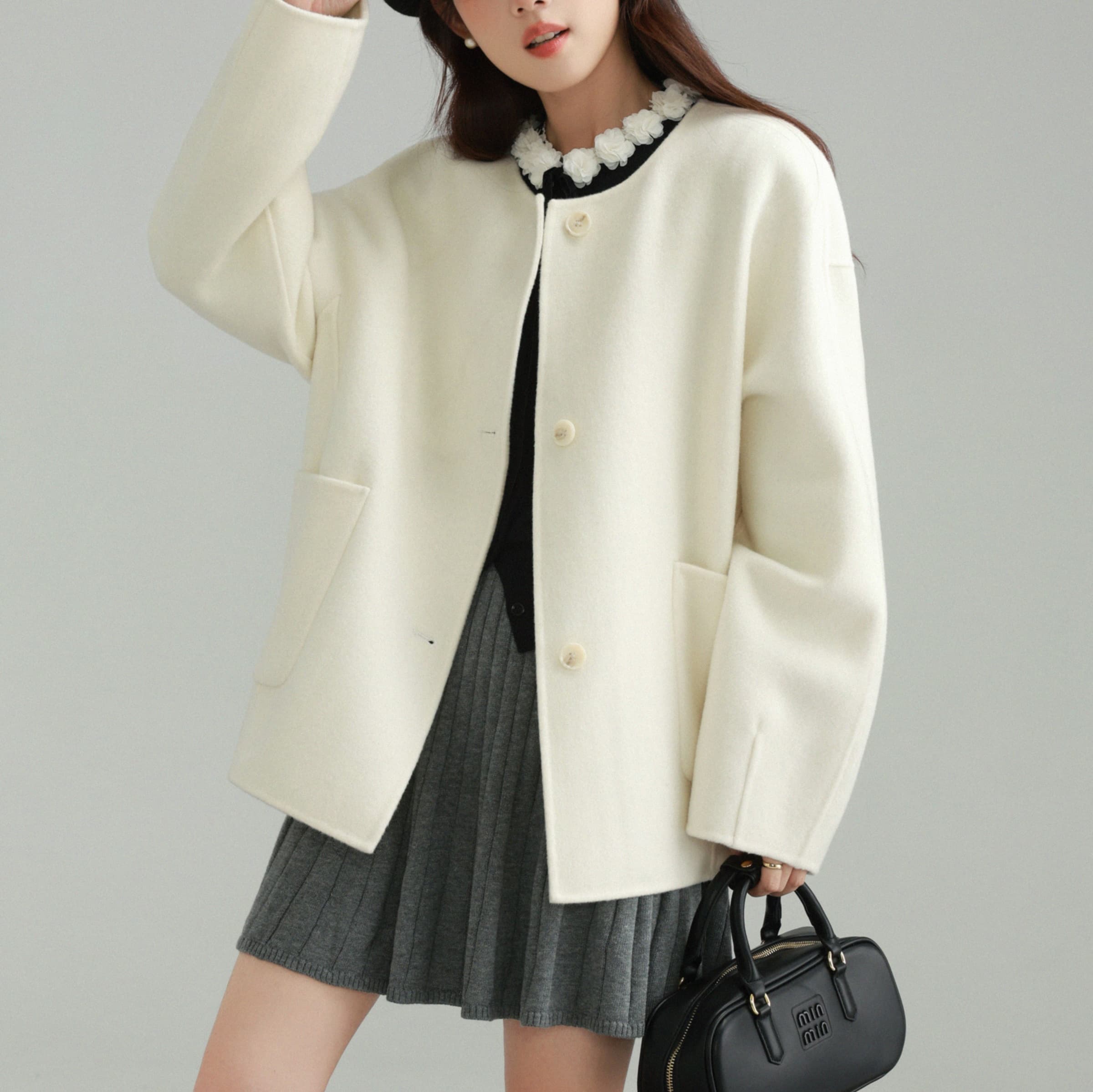 ノーカラーシンプルウールコート｜デート服