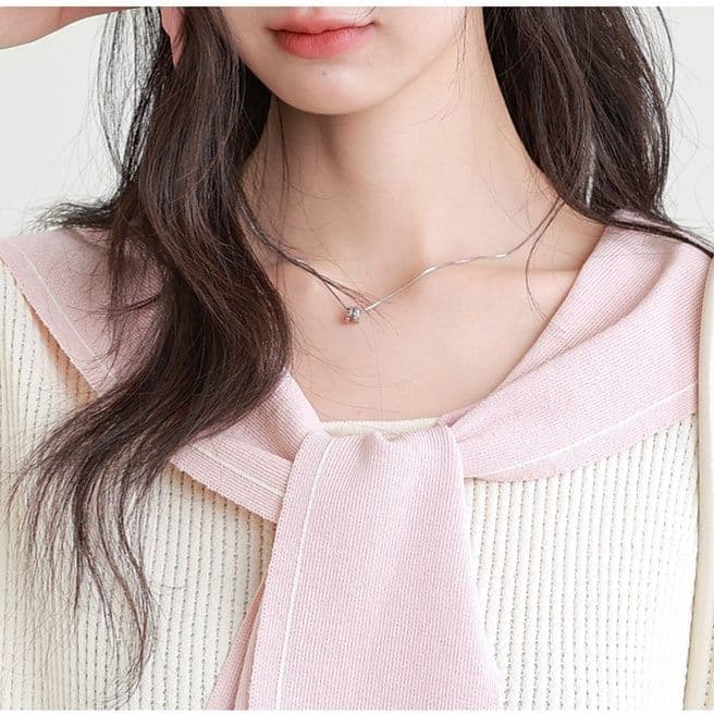 肩掛け風ボーダーニットトップス｜デート服
