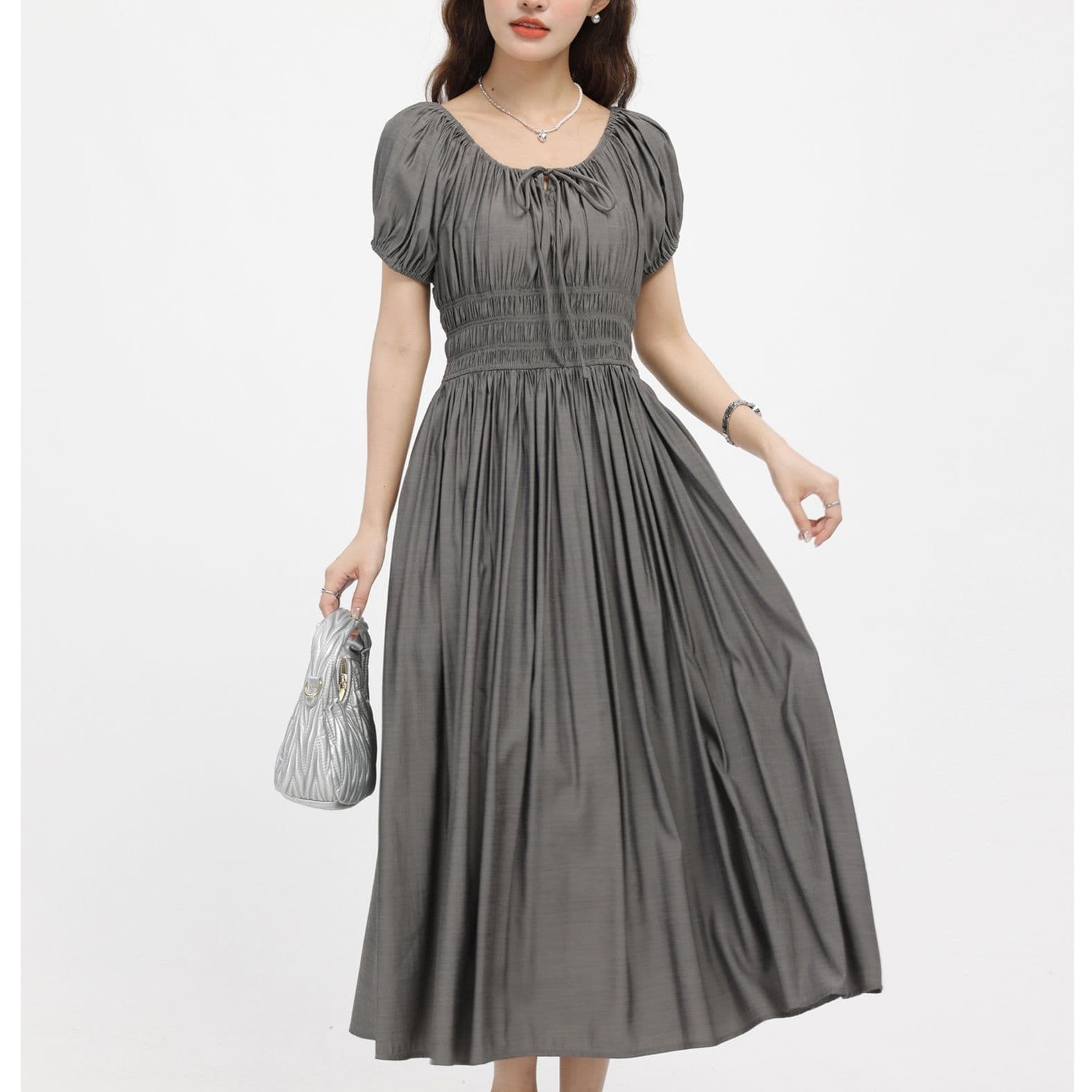 シャーリングパフスリーブワンピース｜デート服