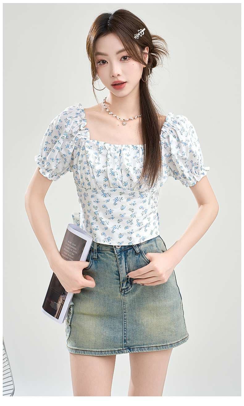 フェミニンフローラルトップス｜デート服