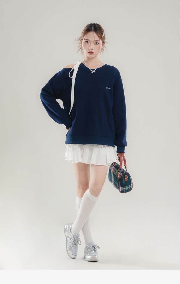 リボンアクセント付きスウェットトップス｜デート服