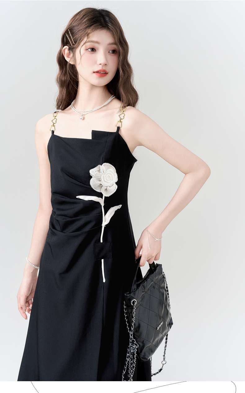 花モチーフ付きキャミワンピース｜デート服