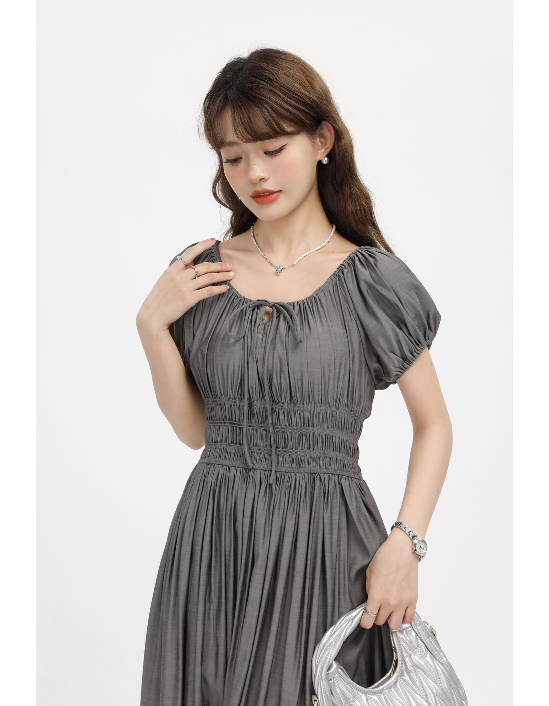 シャーリングパフスリーブワンピース｜デート服