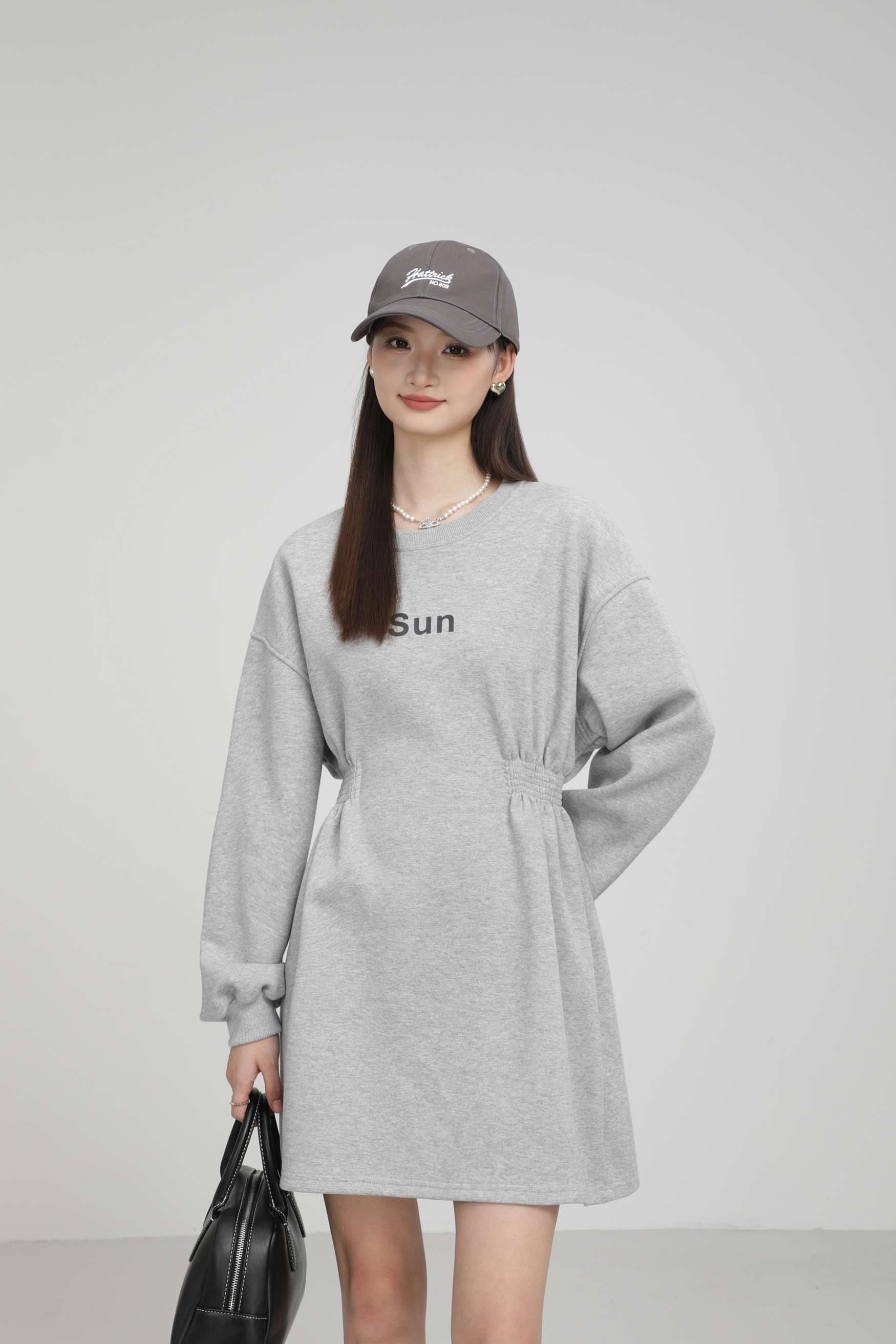 ロゴプリントスウェットワンピース｜デート服