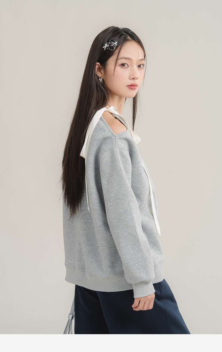 リボンアクセント付きスウェットトップス｜デート服