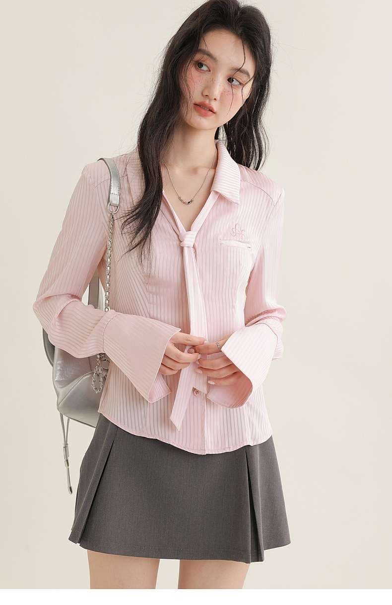 機能性もきちんと感も叶える、リボンタイ付きシャツブラウス｜デート服