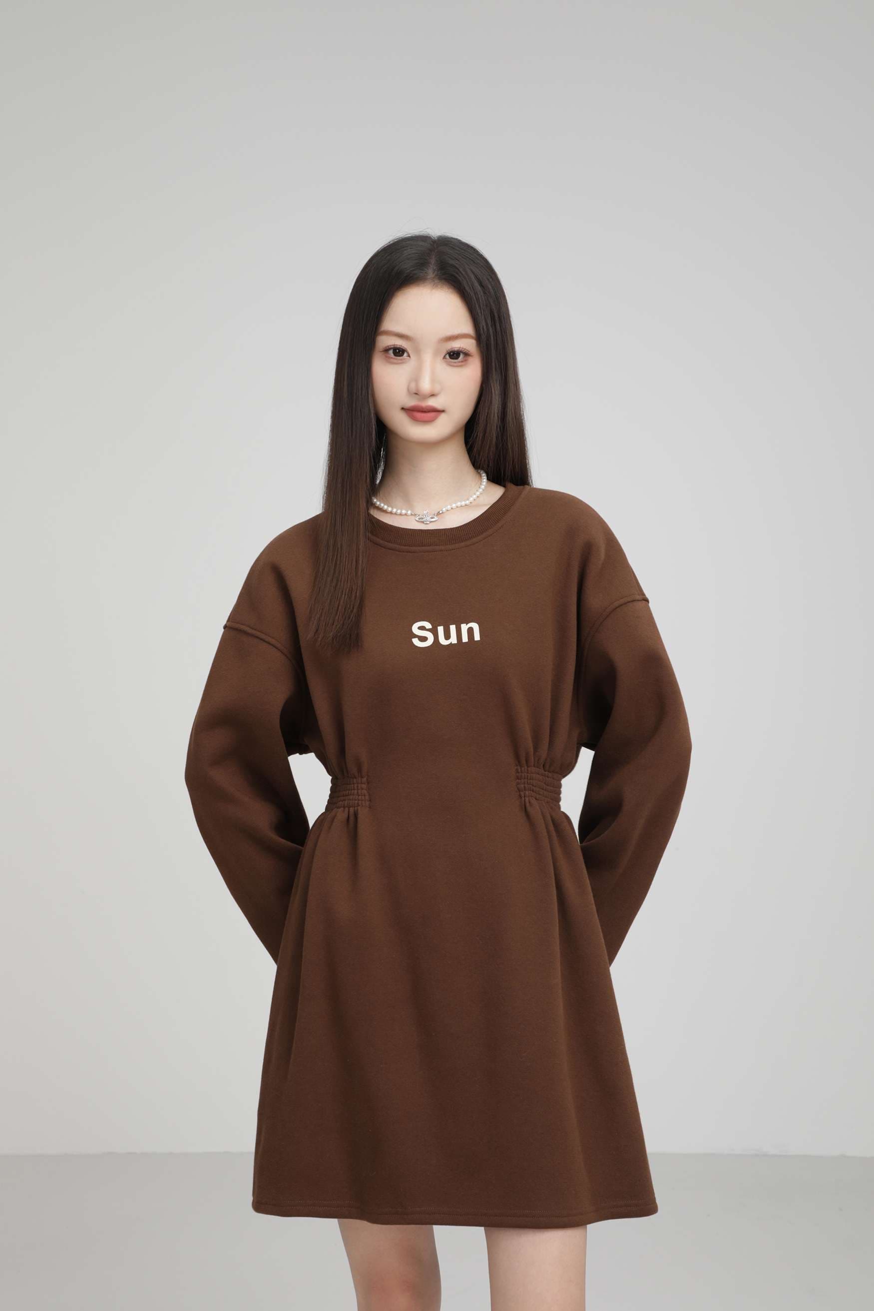 ロゴプリントスウェットワンピース｜デート服