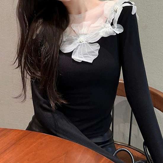 花柄メッシュ装飾オフショルダーニット｜デート服