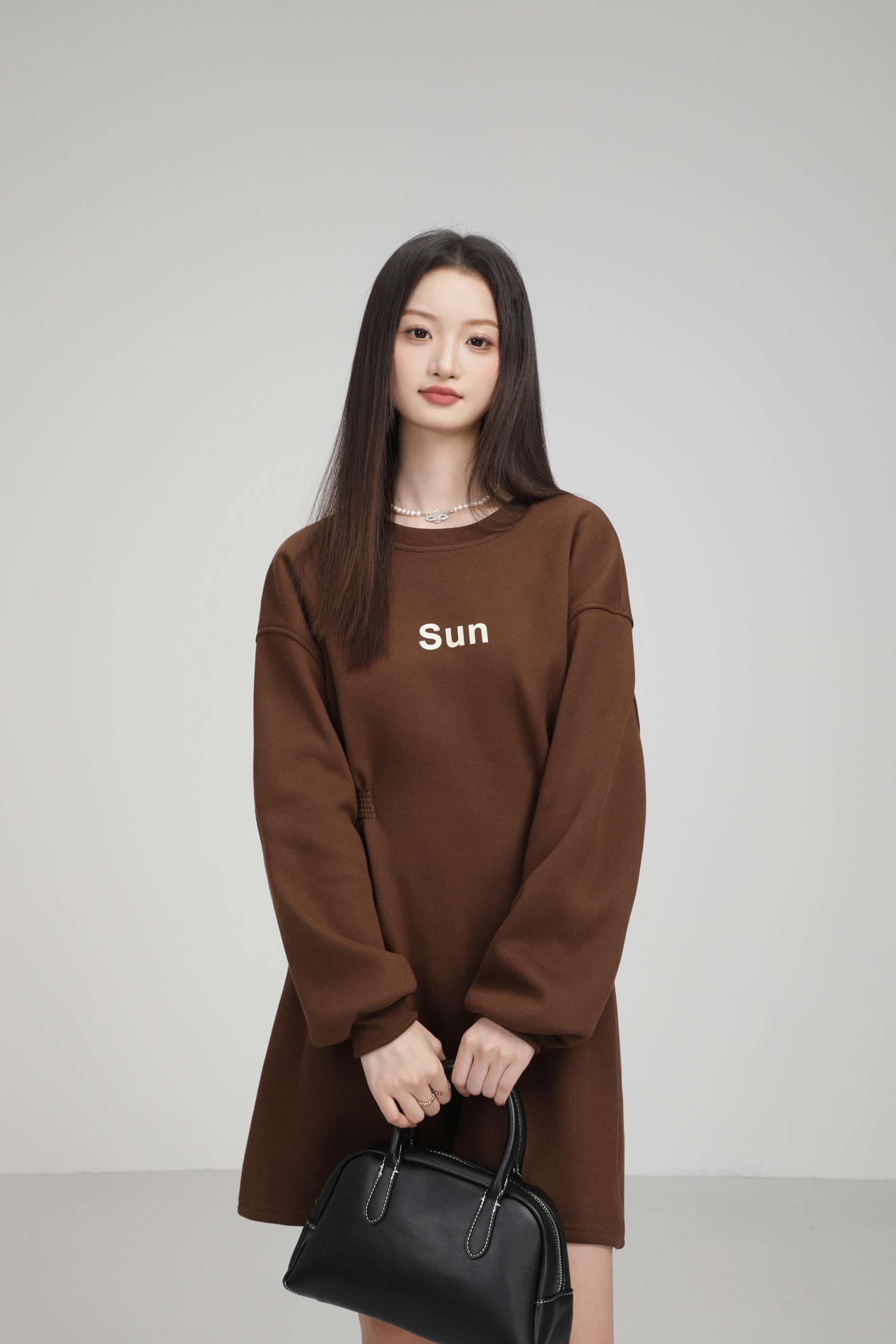 ロゴプリントスウェットワンピース｜デート服