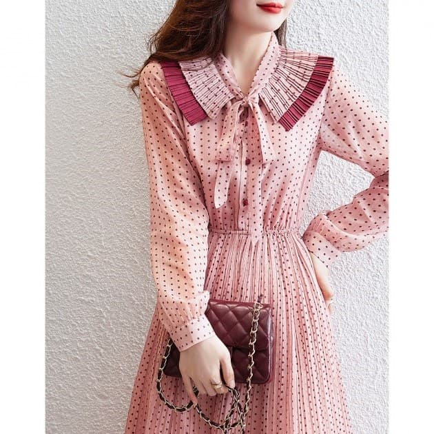 プリーツカラー×ドットシフォンワンピース｜デート服