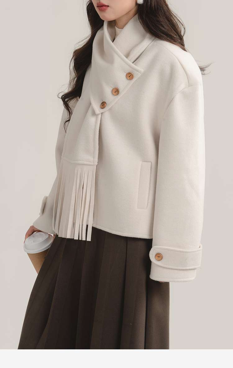 マフラー付きショートコート｜デート服