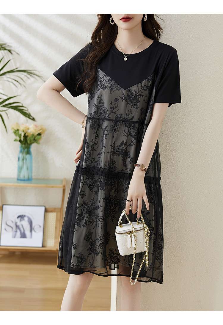 透け感と花柄で魅せる、ドルマンスリーブ重ね着風ワンピース｜デート服