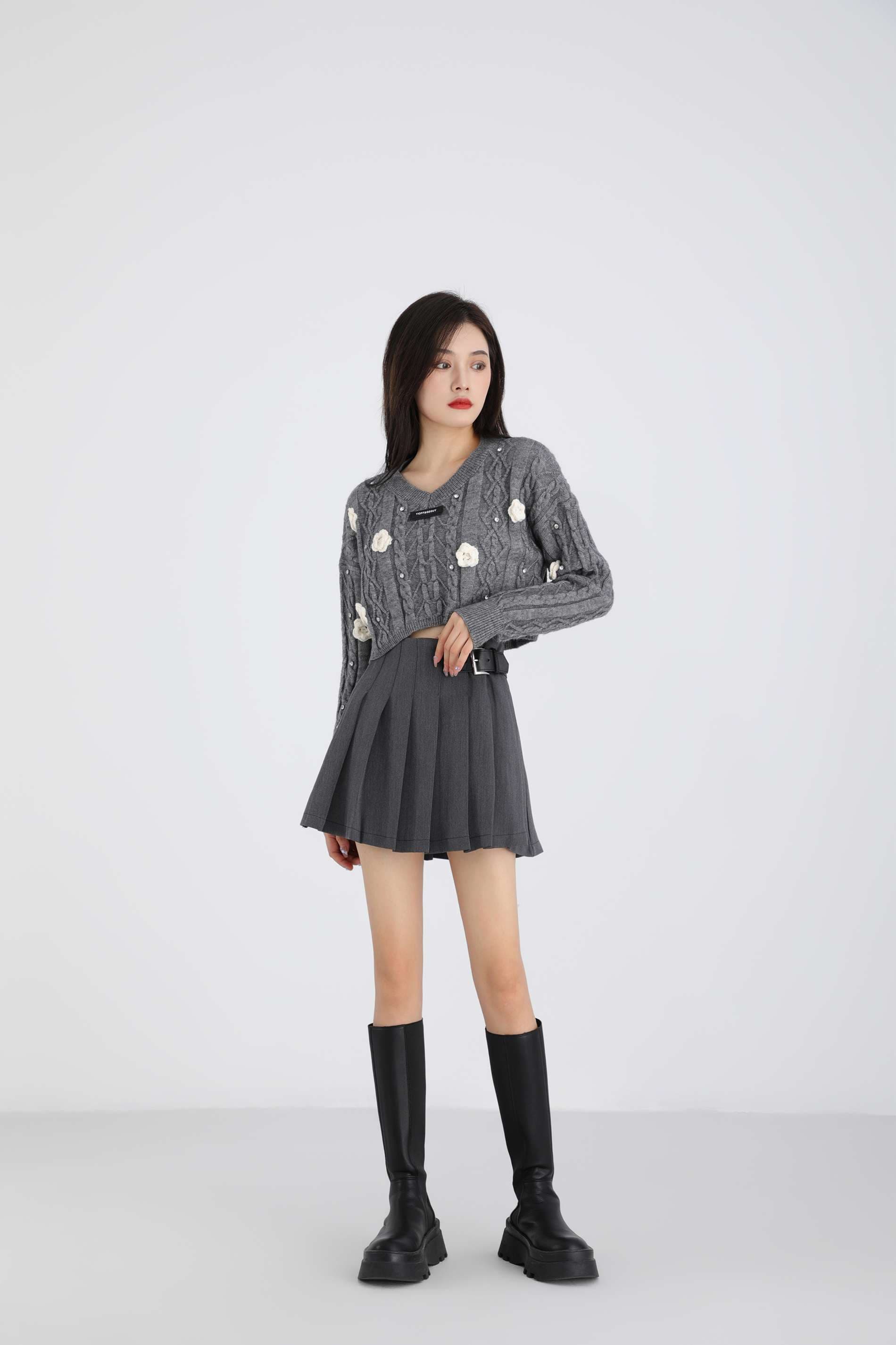 フェミニンな花柄パール装飾セーター｜デート服