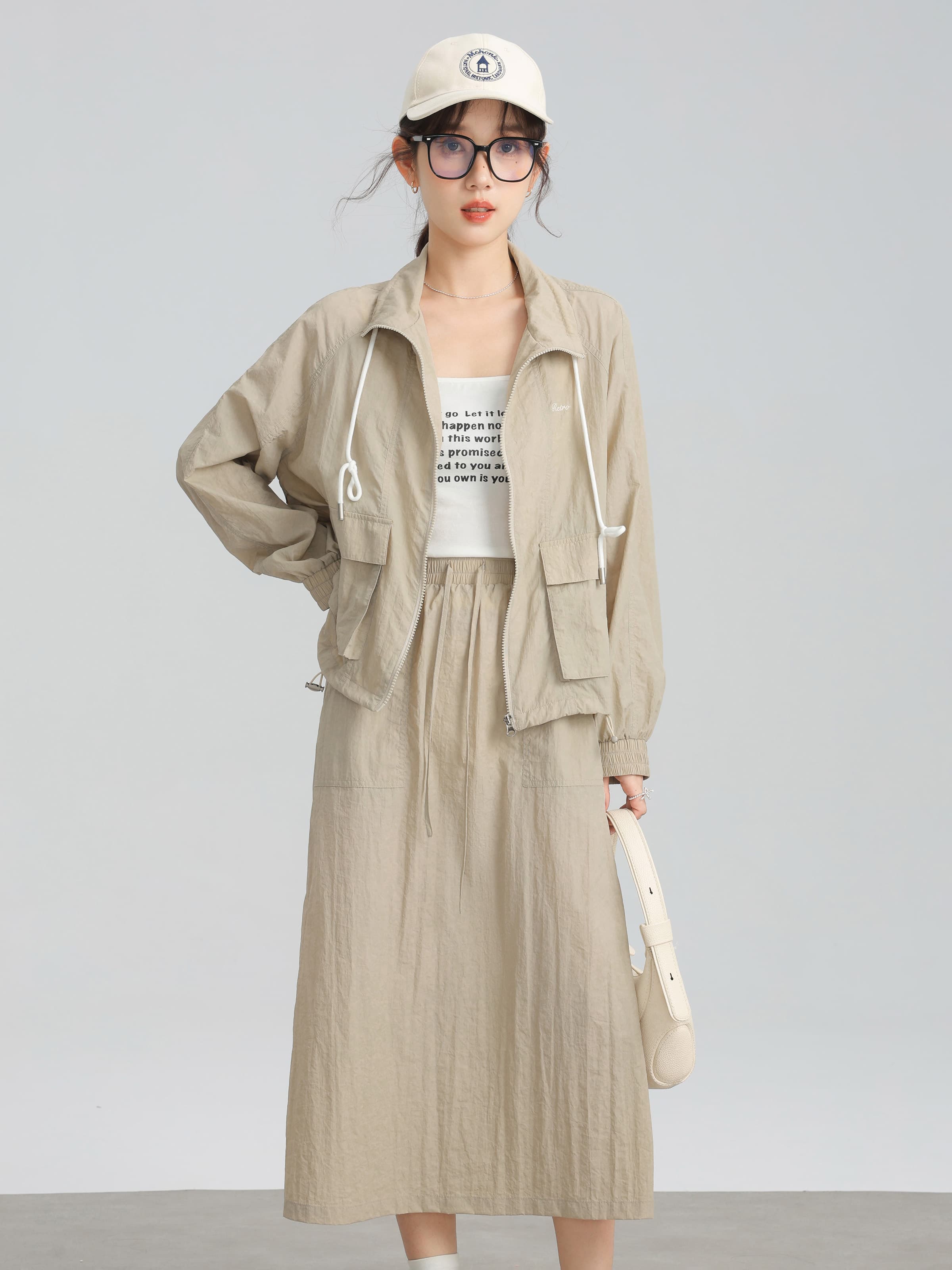 ライトジャケット・ロングスカート・ロゴキャミソール｜デート服